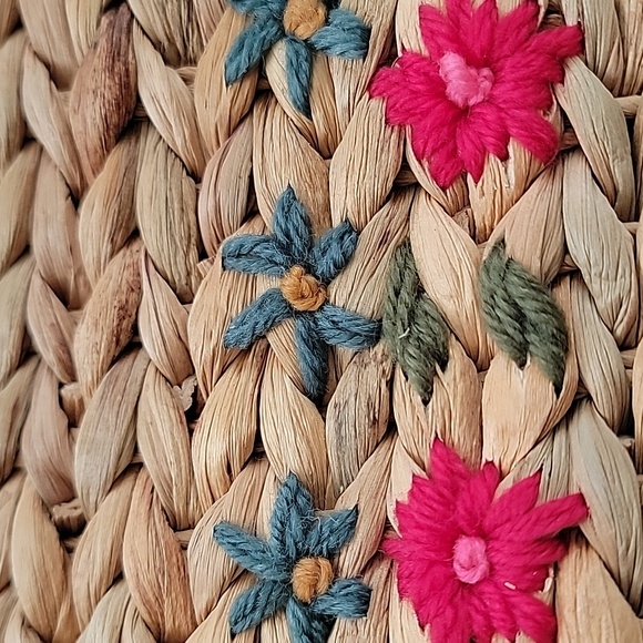 Natural Life Woven Rattan Mini Tote Purse Bag Floral Embroidered Accents EUC - Picture 10 of 12